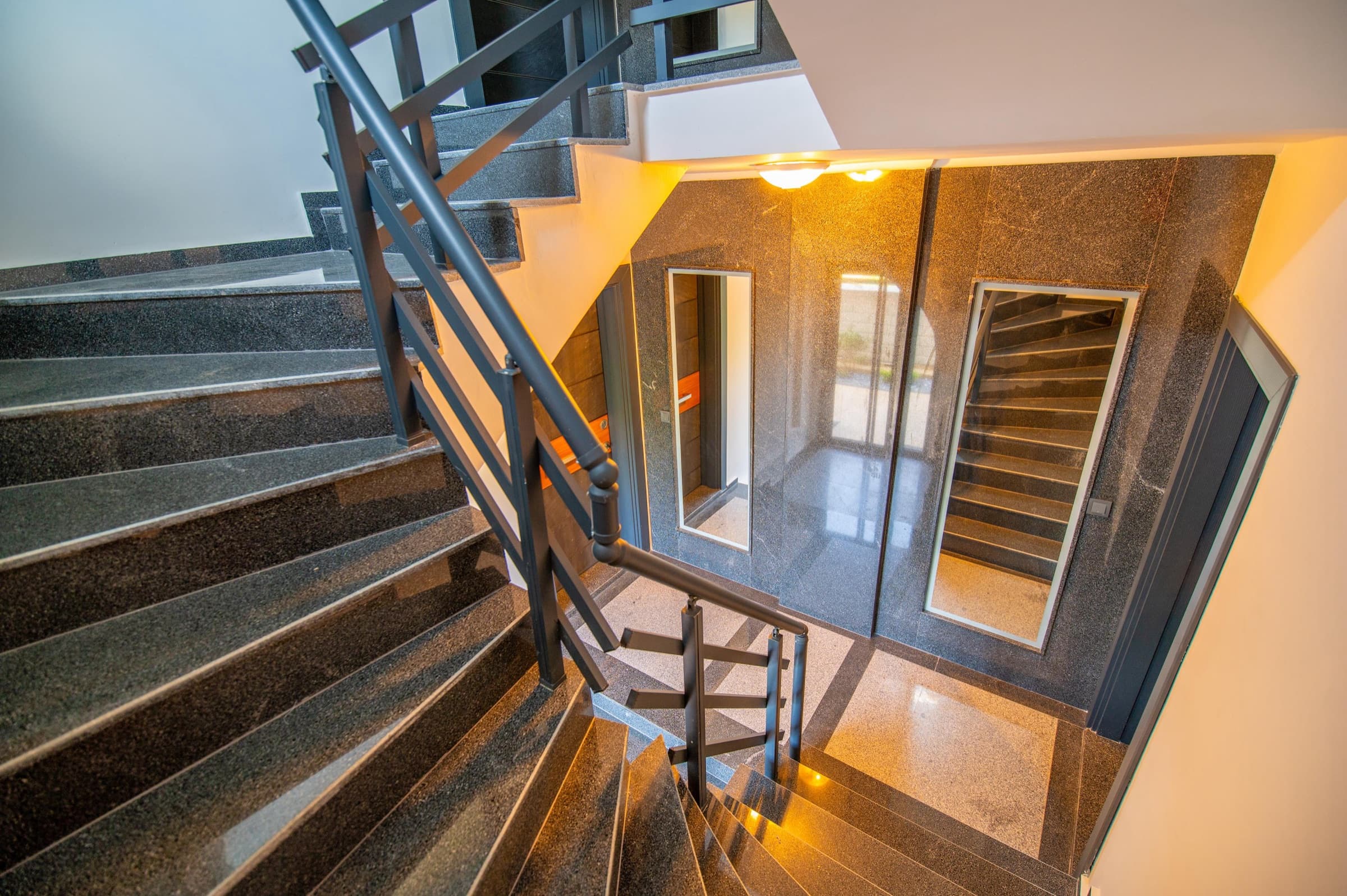 Royal Luxury Suites & Homes