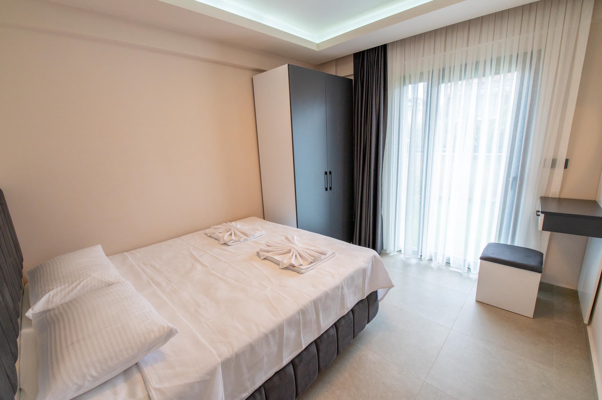 Mid-Floor Suite — interior detail